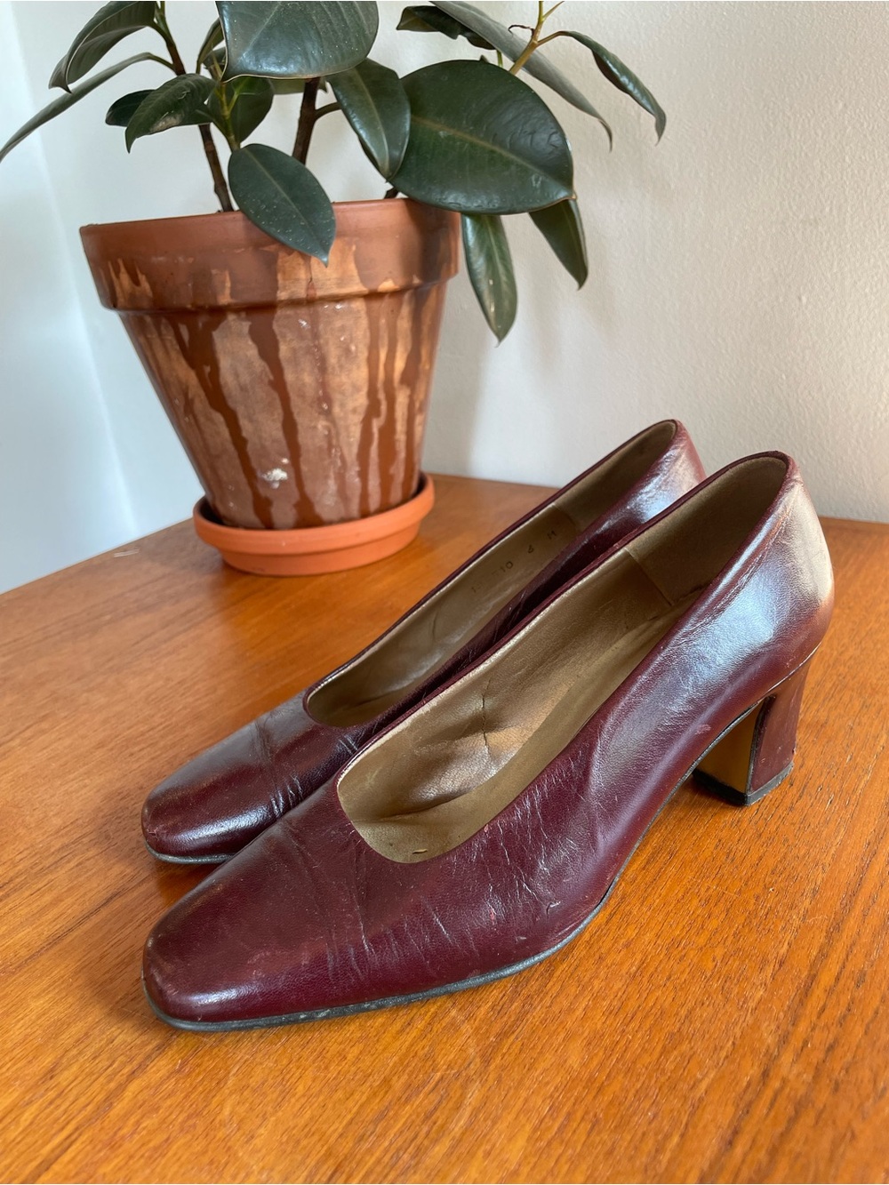 Burgundy Leather Block Heel Pumps - Picture 4 of 9